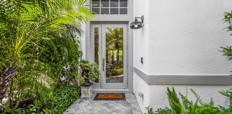 House in Wellington, Florida 4 bedrooms, 405.15 sq.m. № 2249187