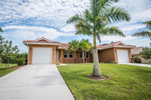 Appartement à louer à Punta Gorda, Floride: 2 chambres, 112.23 m2 № 1618844 - photo 1