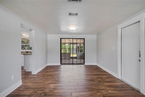 Villa ou maison à louer à Longwood, Floride: 3 chambres, 117.06 m2 № 2337436 - photo 10