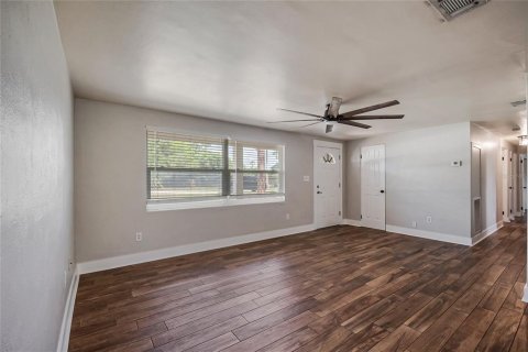 Villa ou maison à louer à Longwood, Floride: 3 chambres, 117.06 m2 № 2337436 - photo 8