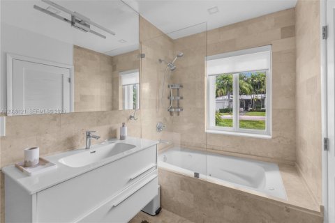 Villa ou maison à vendre à Miami Shores, Floride: 3 chambres, 187.29 m2 № 2282212 - photo 16