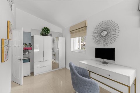 Villa ou maison à vendre à Miami Shores, Floride: 3 chambres, 187.29 m2 № 2282212 - photo 23