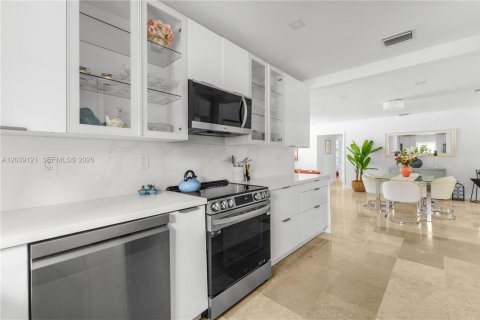 Villa ou maison à vendre à Miami Shores, Floride: 3 chambres, 187.29 m2 № 2282212 - photo 6