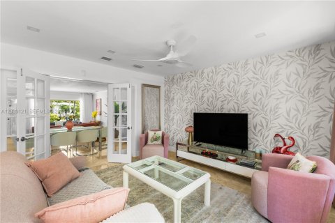 Villa ou maison à vendre à Miami Shores, Floride: 3 chambres, 187.29 m2 № 2282212 - photo 7