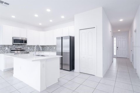 House in Haines City, Florida 3 bedrooms, 139.82 sq.m. № 1540901 - photo 6