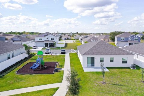 House in Haines City, Florida 3 bedrooms, 139.82 sq.m. № 1540901 - photo 24