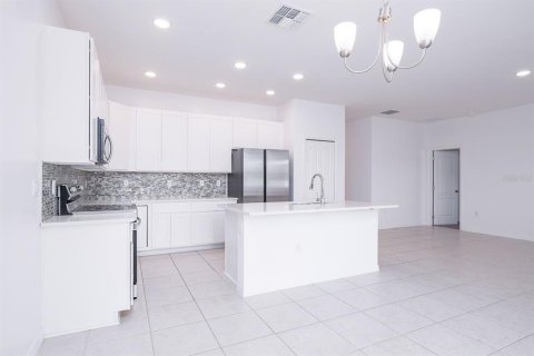 House in Haines City, Florida 3 bedrooms, 139.82 sq.m. № 1540901 - photo 9