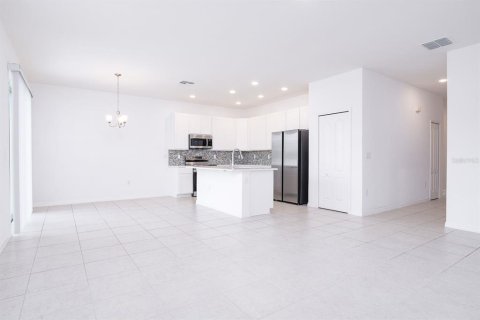 House in Haines City, Florida 3 bedrooms, 139.82 sq.m. № 1540901 - photo 12