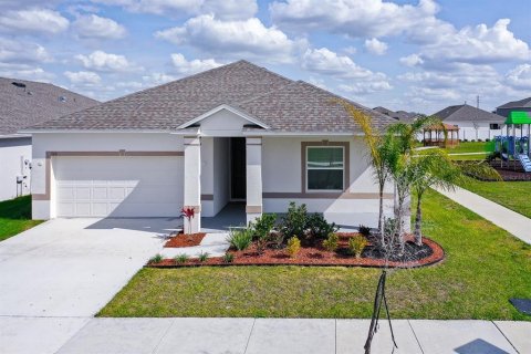House in Haines City, Florida 3 bedrooms, 139.82 sq.m. № 1540901 - photo 1