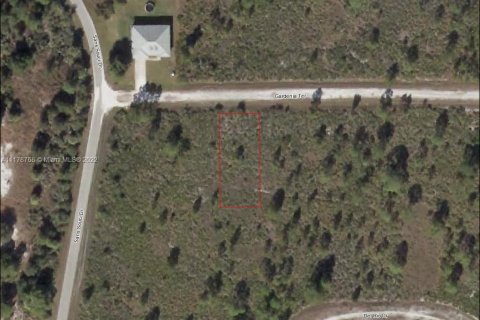 Terreno en Punta Gorda, Florida № 2080286
