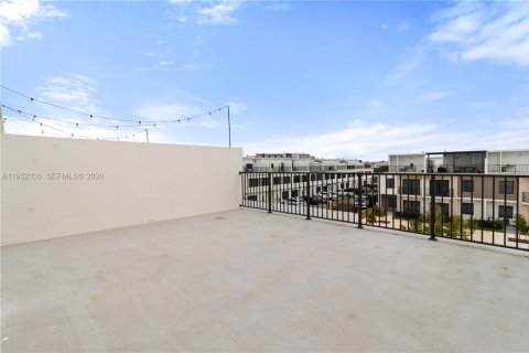 Townhouse in Homestead, Florida 4 bedrooms, 129.88 sq.m. № 2007400 - photo 6