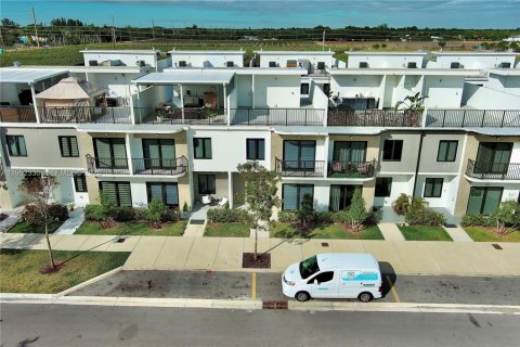 Townhouse in Homestead, Florida 4 bedrooms, 129.88 sq.m. № 2007400 - photo 27