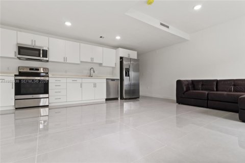 Townhouse in Homestead, Florida 4 bedrooms, 129.88 sq.m. № 2007400 - photo 2