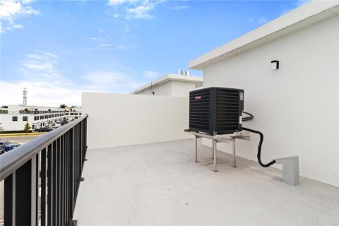 Townhouse in Homestead, Florida 4 bedrooms, 129.88 sq.m. № 2007400 - photo 24