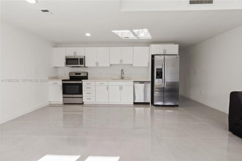 Townhouse in Homestead, Florida 4 bedrooms, 129.88 sq.m. № 2007400 - photo 9