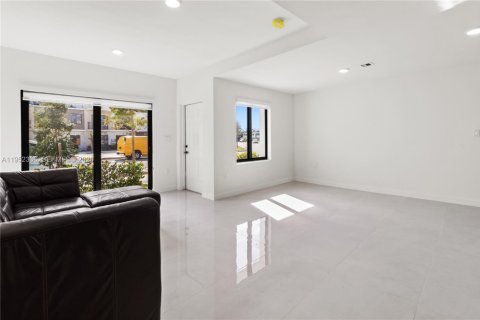 Townhouse in Homestead, Florida 4 bedrooms, 129.88 sq.m. № 2007400 - photo 11