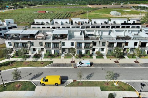 Townhouse in Homestead, Florida 4 bedrooms, 129.88 sq.m. № 2007400 - photo 26