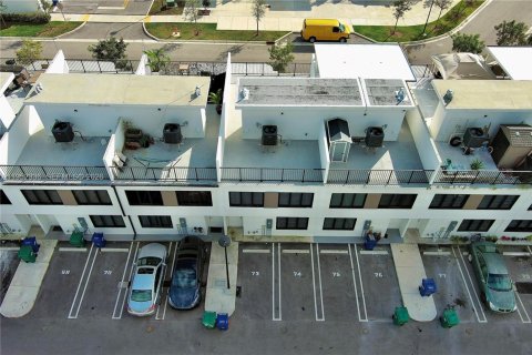 Townhouse in Homestead, Florida 4 bedrooms, 129.88 sq.m. № 2007400 - photo 28