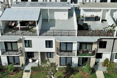 Townhouse in Homestead, Florida 4 bedrooms, 129.88 sq.m. № 2007400 - photo 7