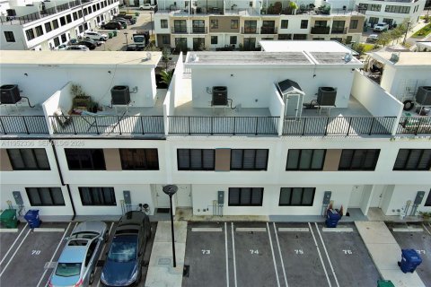 Townhouse in Homestead, Florida 4 bedrooms, 129.88 sq.m. № 2007400 - photo 29