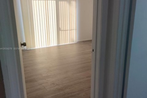 Condominio en alquiler en Coral Springs, Florida, 2 dormitorios, 69.86 m2 № 2087324 - foto 3