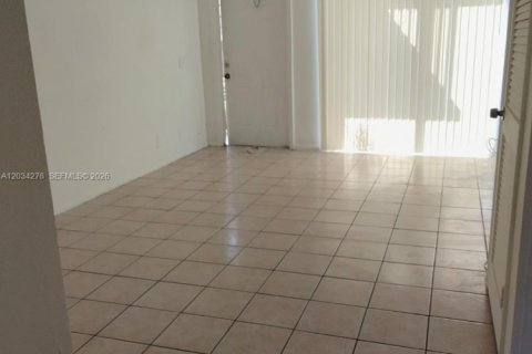 Condominio en alquiler en Coral Springs, Florida, 2 dormitorios, 69.86 m2 № 2087324 - foto 7