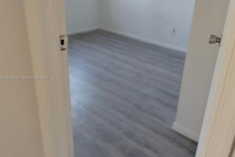 Condominio en alquiler en Coral Springs, Florida, 2 dormitorios, 69.86 m2 № 2087324 - foto 2
