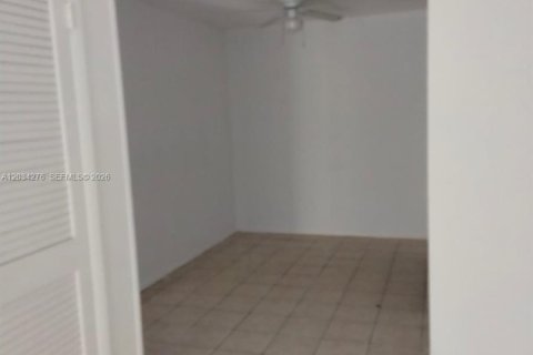 Condominio en alquiler en Coral Springs, Florida, 2 dormitorios, 69.86 m2 № 2087324 - foto 4