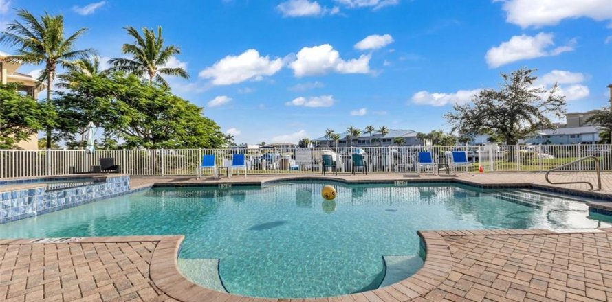 Condo à Punta Gorda, Floride, 2 chambres  № 2124229