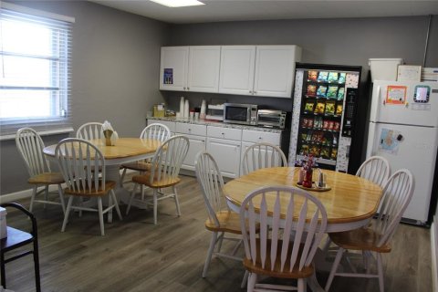 Propiedad comercial en alquiler en Clearwater, Florida, 1324.04 m2 № 2238991 - foto 10