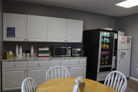 Propiedad comercial en alquiler en Clearwater, Florida, 1324.04 m2 № 2238991 - foto 11
