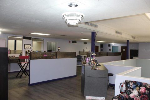 Propiedad comercial en alquiler en Clearwater, Florida, 1324.04 m2 № 2238991 - foto 9