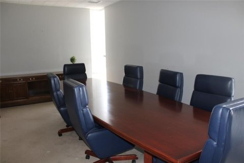 Propiedad comercial en alquiler en Clearwater, Florida, 1324.04 m2 № 2238991 - foto 8