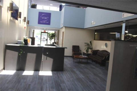 Propiedad comercial en alquiler en Clearwater, Florida, 1324.04 m2 № 2238991 - foto 4