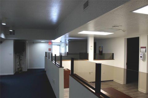 Propiedad comercial en alquiler en Clearwater, Florida, 1324.04 m2 № 2238991 - foto 7
