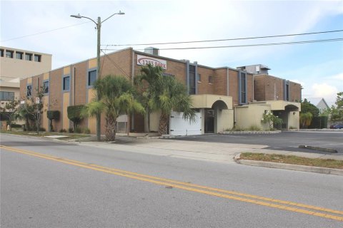 Propiedad comercial en alquiler en Clearwater, Florida, 1324.04 m2 № 2238991 - foto 2