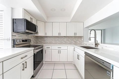 Condo in Davie, Florida, 3 bedrooms № 2185866