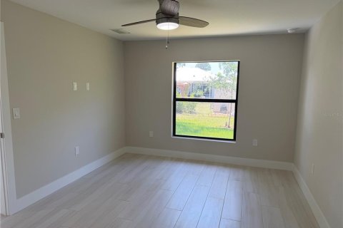 House in Punta Gorda, Florida 4 bedrooms, 142.33 sq.m. № 2217927 - photo 11