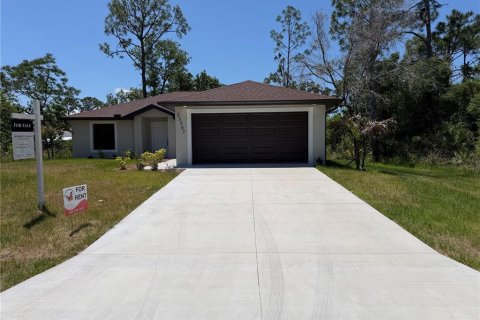 House in Punta Gorda, Florida 4 bedrooms, 142.33 sq.m. № 2217927 - photo 2