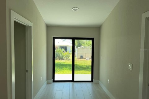 House in Punta Gorda, Florida 4 bedrooms, 142.33 sq.m. № 2217927 - photo 10