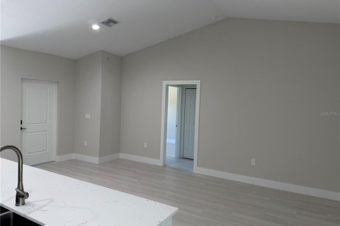 House in Punta Gorda, Florida 4 bedrooms, 142.33 sq.m. № 2217927 - photo 9