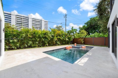 House in Miami, Florida 4 bedrooms, 309.92 sq.m. № 1951878 - photo 10