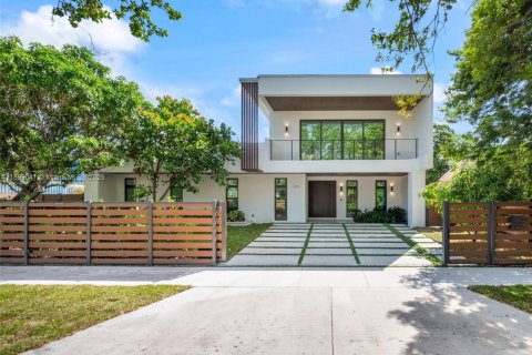 House in Miami, Florida 4 bedrooms, 309.92 sq.m. № 1951878 - photo 1