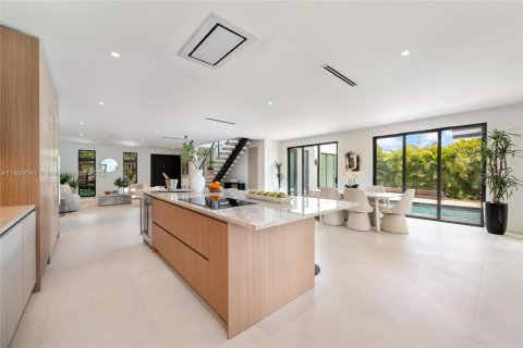 House in Miami, Florida 4 bedrooms, 309.92 sq.m. № 1951878 - photo 7