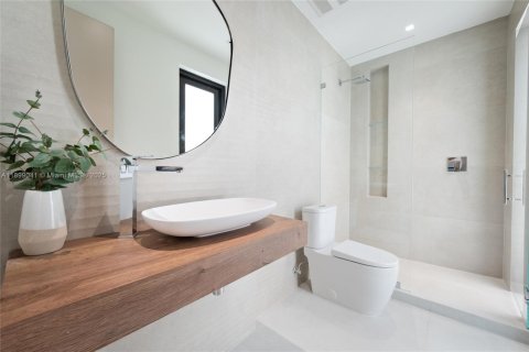 House in Miami, Florida 4 bedrooms, 309.92 sq.m. № 1951878 - photo 9