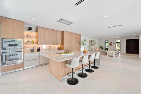 House in Miami, Florida 4 bedrooms, 309.92 sq.m. № 1951878 - photo 6