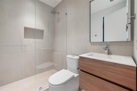 House in Miami, Florida 4 bedrooms, 309.92 sq.m. № 1951878 - photo 21