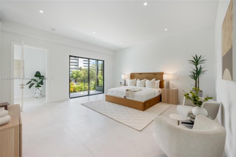 House in Miami, Florida 4 bedrooms, 309.92 sq.m. № 1951878 - photo 15