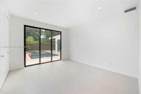 House in Miami, Florida 4 bedrooms, 309.92 sq.m. № 1951878 - photo 20