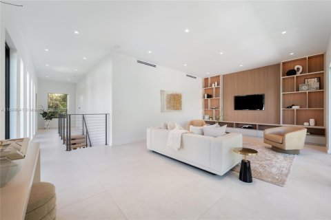 House in Miami, Florida 4 bedrooms, 309.92 sq.m. № 1951878 - photo 12